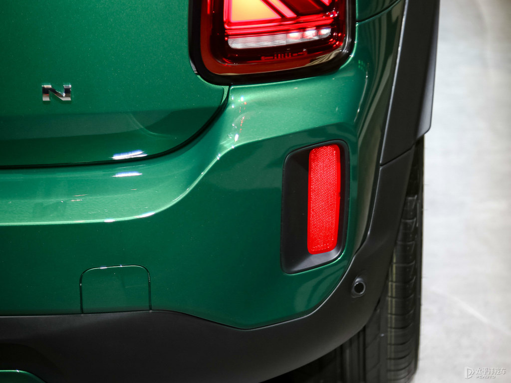 ɫ+ӢGMINI COUNTRYMAN܇β^DƬ