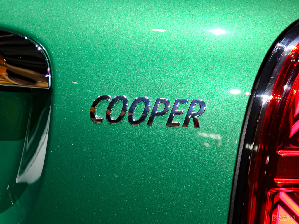 ɫ+ӢGMINI COUNTRYMAN܇(ch)β^(gun)DƬ