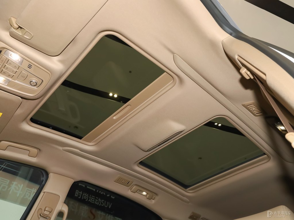 珍珠白別克GL8車廂內(nèi)飾圖片