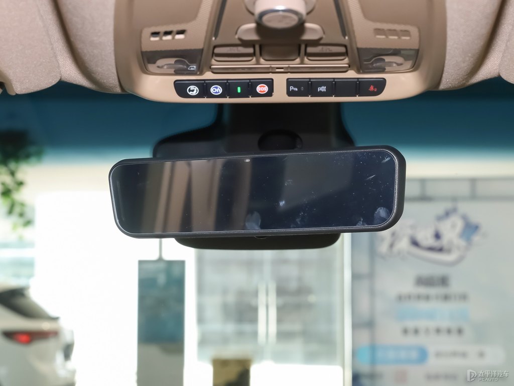 珍珠白別克GL8車(chē)廂內(nèi)飾圖片