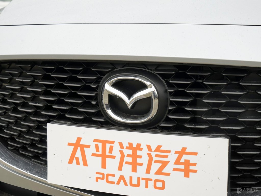 幻影銀馬自達(dá)3 昂克賽拉車頭外觀圖片