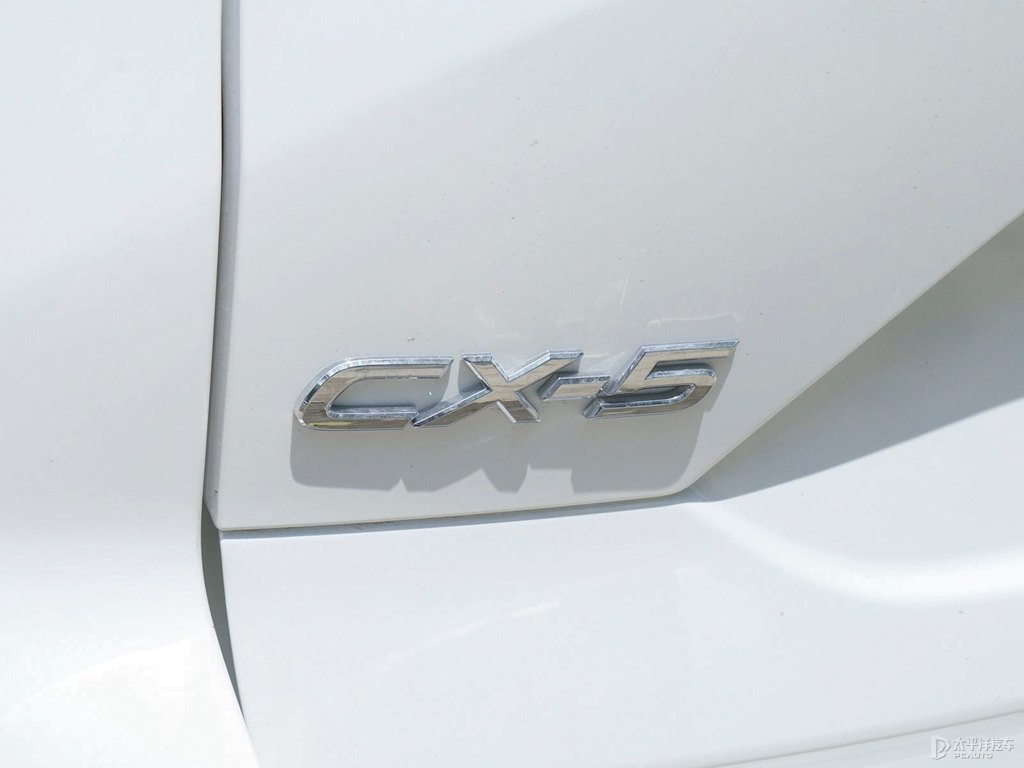 珠光白馬自達CX-5車尾外觀圖片