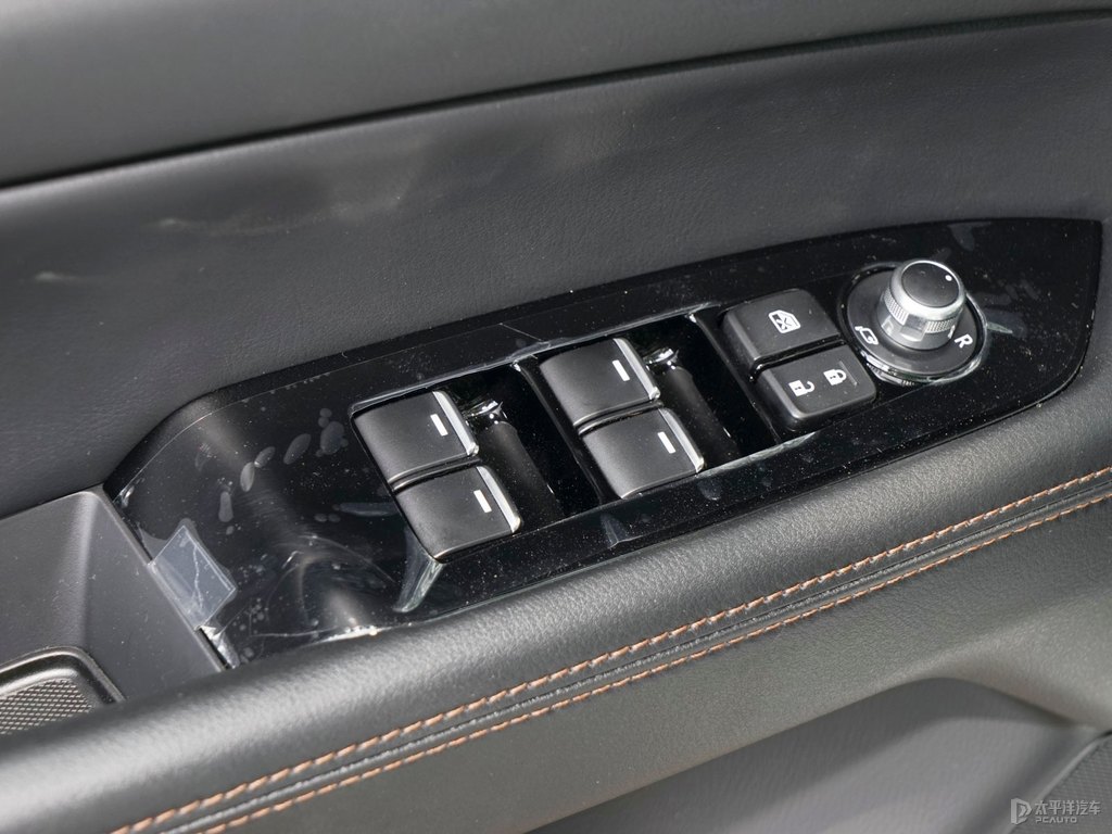 珠光白馬自達(dá)CX-5車廂內(nèi)飾圖片