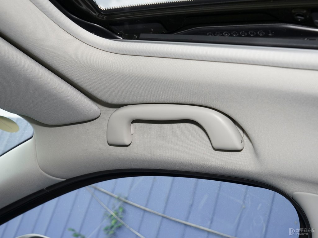 珠光白馬自達(dá)CX-5車廂內(nèi)飾圖片