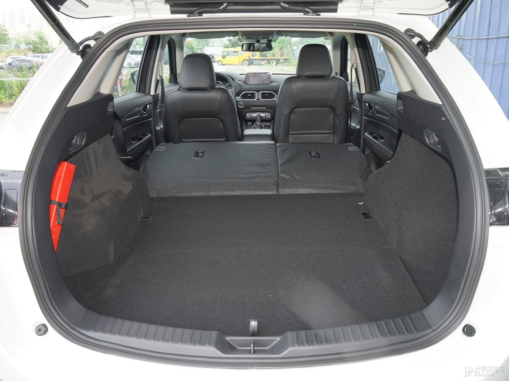 珠光白馬自達(dá)CX-5后備廂空間圖片