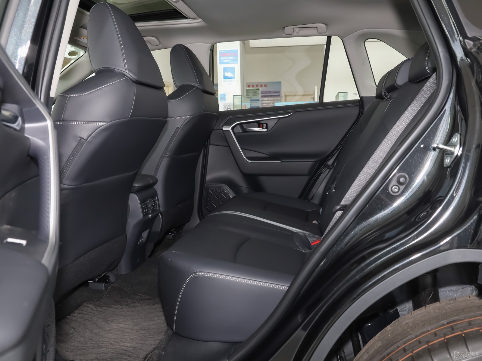 RAV4榮放空間高清大圖