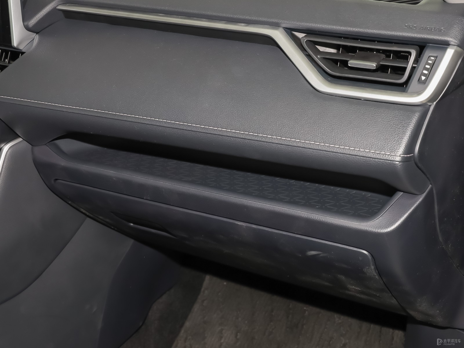 RAV4榮放空間高清大圖
