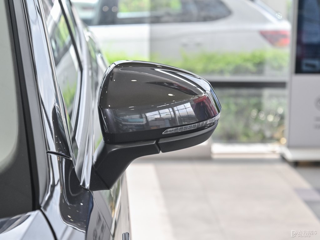 探岳車(chē)身外觀(guān)圖片