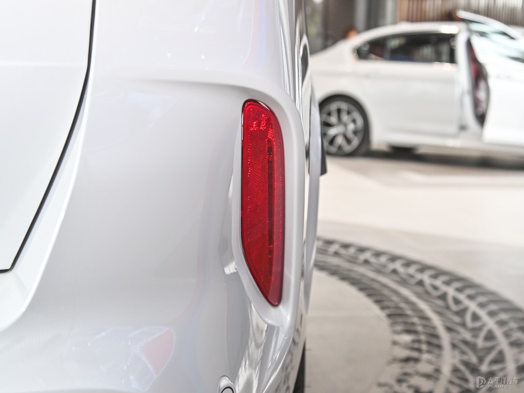 Vʯ׌RX5 M܇(ch)β^DƬ