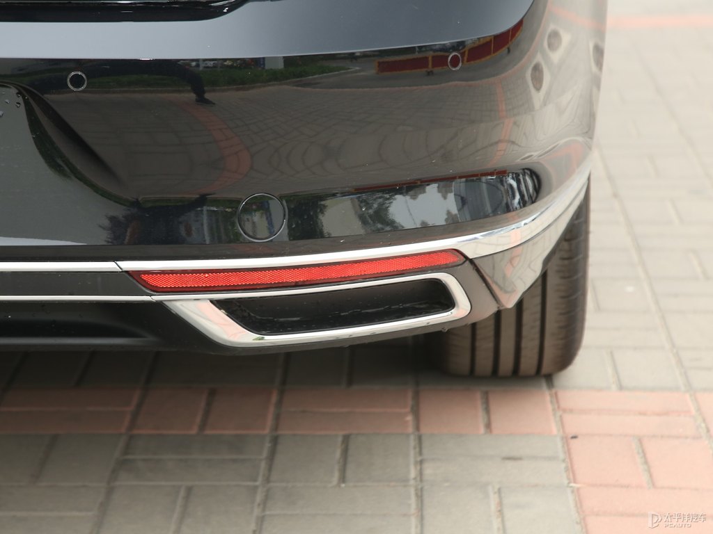 幻影黑邁騰車尾外觀圖片