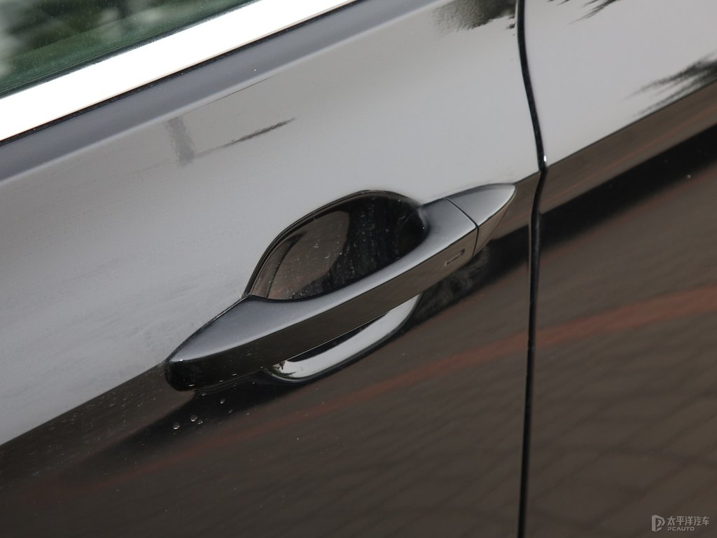 幻影黑邁騰車身外觀圖片