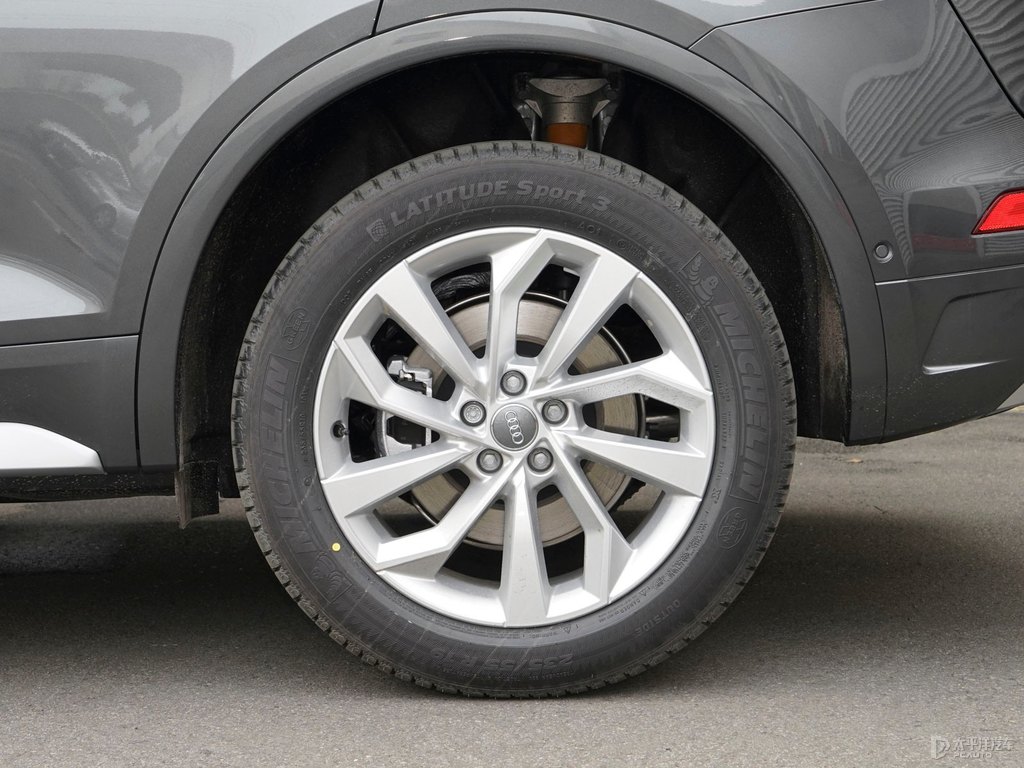 天云灰奧迪Q5L車身外觀圖片