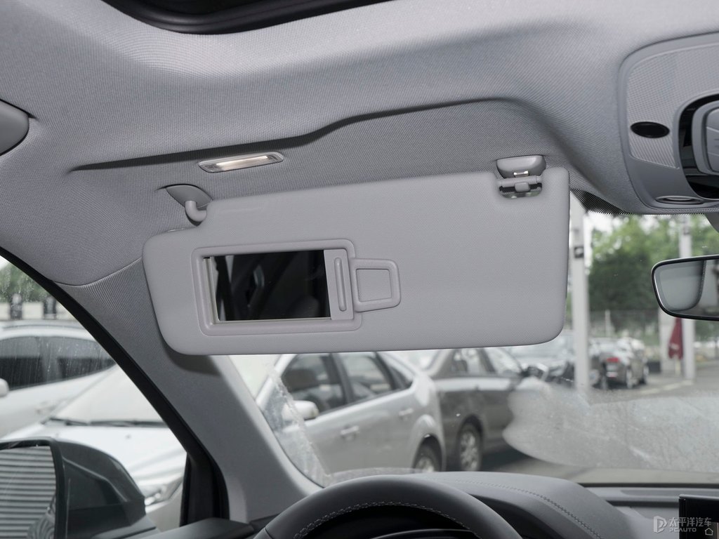 天云灰奧迪Q5L車廂內(nèi)飾圖片