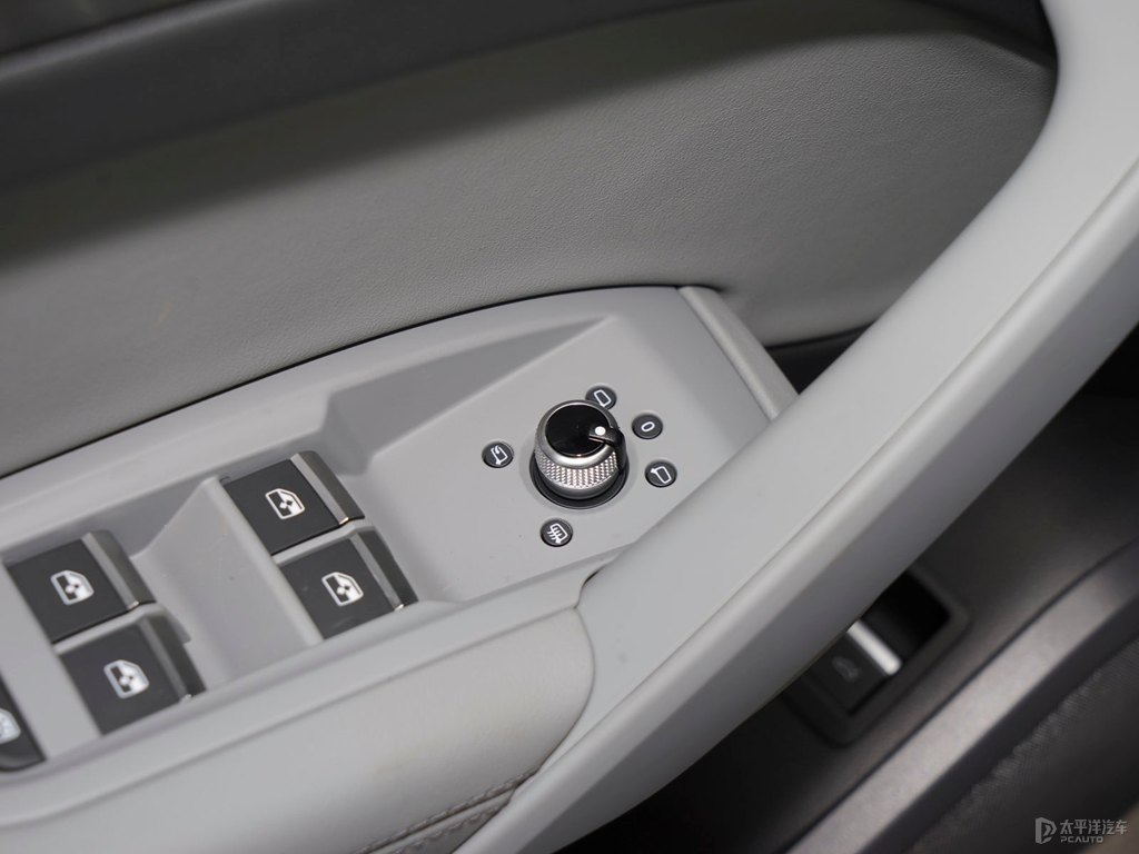 天云灰奧迪Q5L車廂內飾圖片