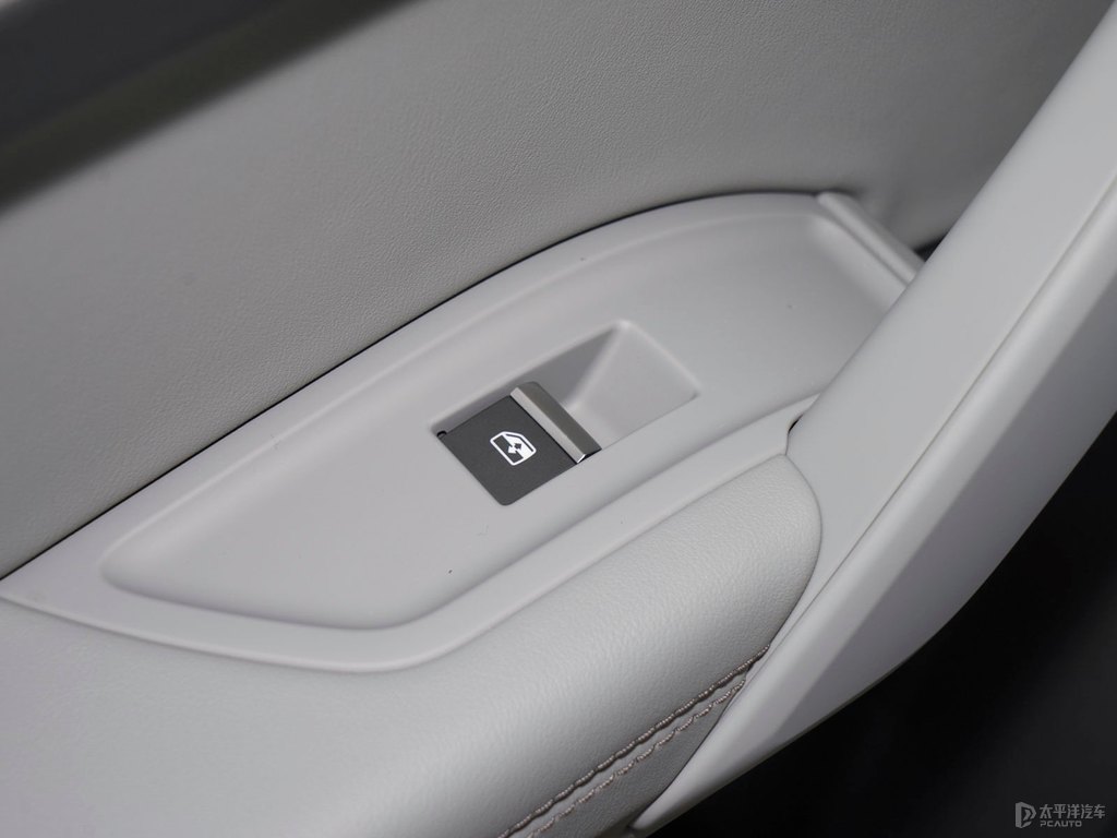 天云灰奧迪Q5L車廂內(nèi)飾圖片