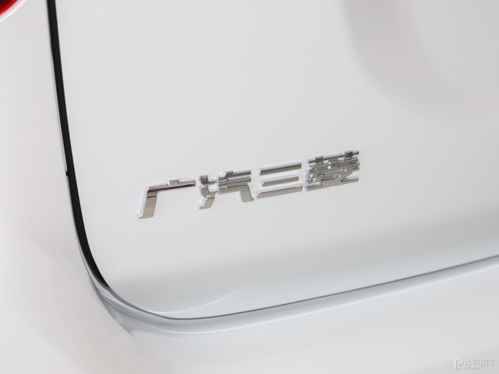 歐藍(lán)德車尾外觀圖片