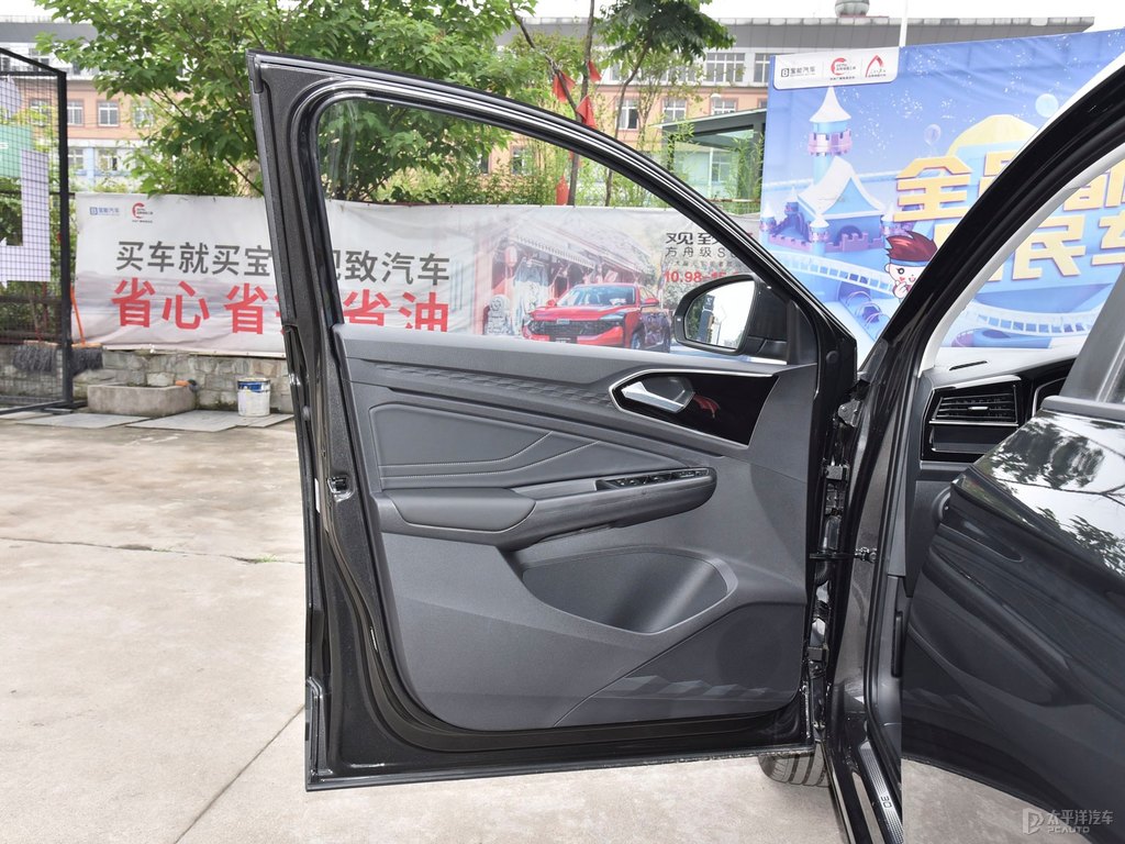 錳石黑捷達(dá)VS5車廂內(nèi)飾圖片