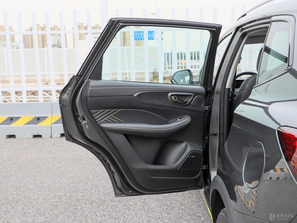 榮麟灰榮威RX5車廂內(nèi)飾圖片