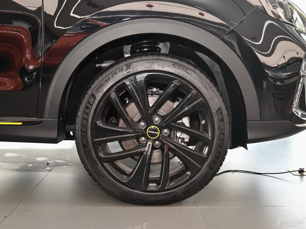 玄武黑榮威RX5車身外觀圖片