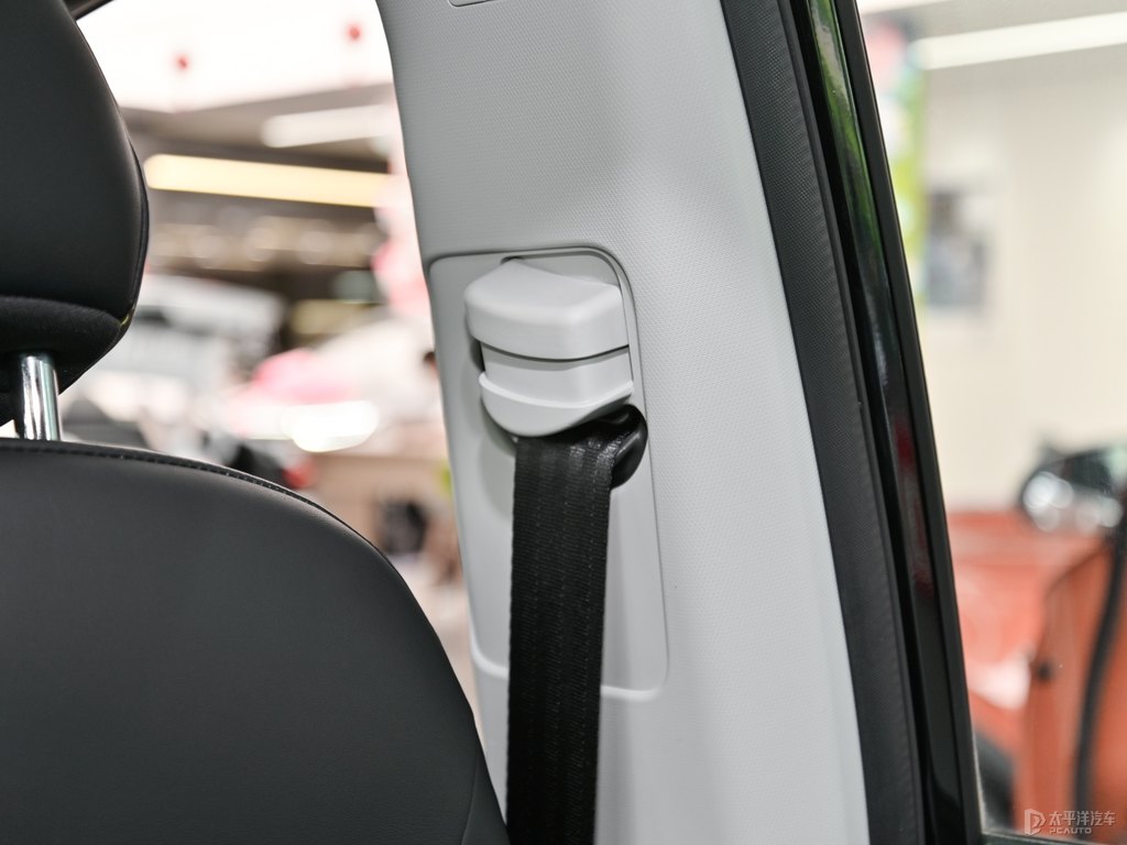 玄武黑榮威RX5車廂內(nèi)飾圖片