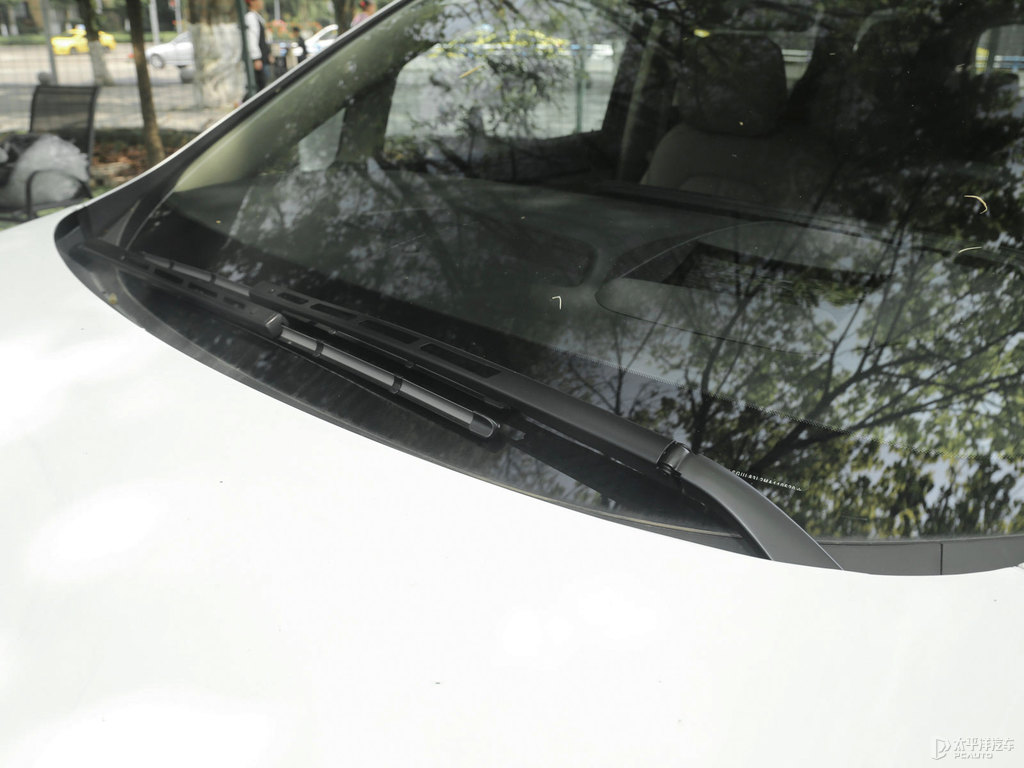 珍珠白別克GL8車身外觀圖片