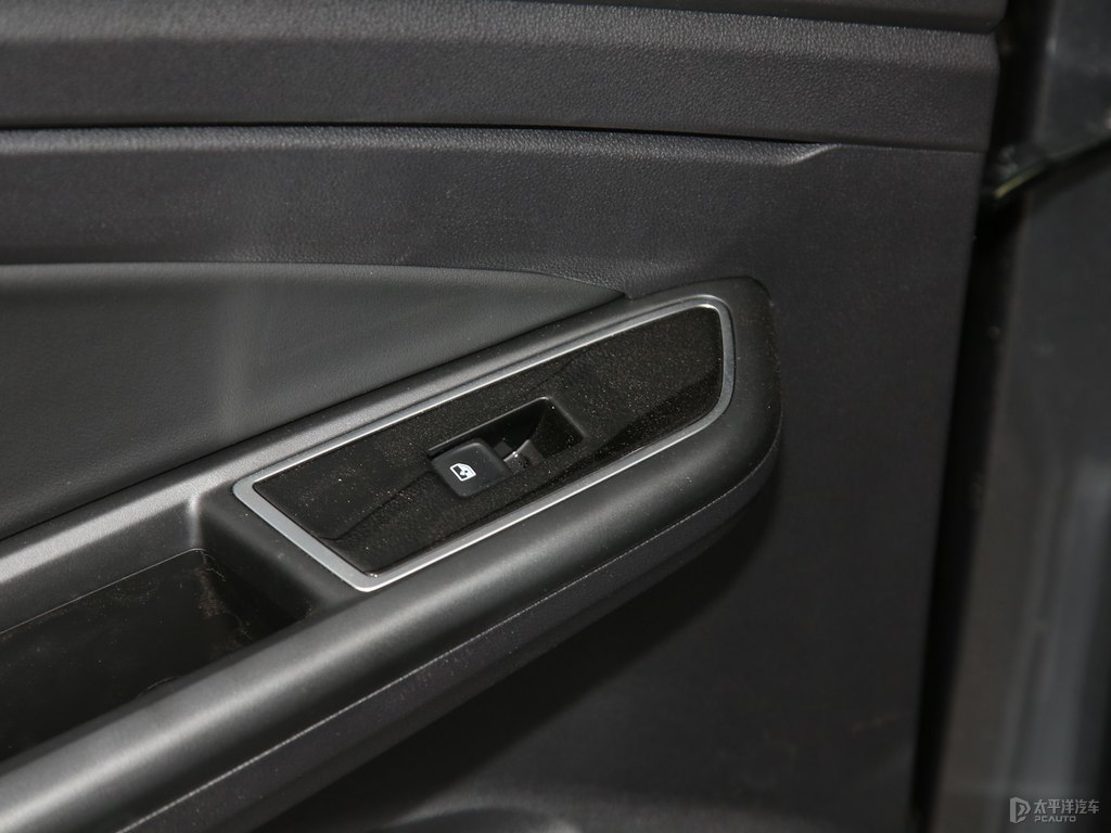 鉑金灰捷達VS5車廂內飾圖片