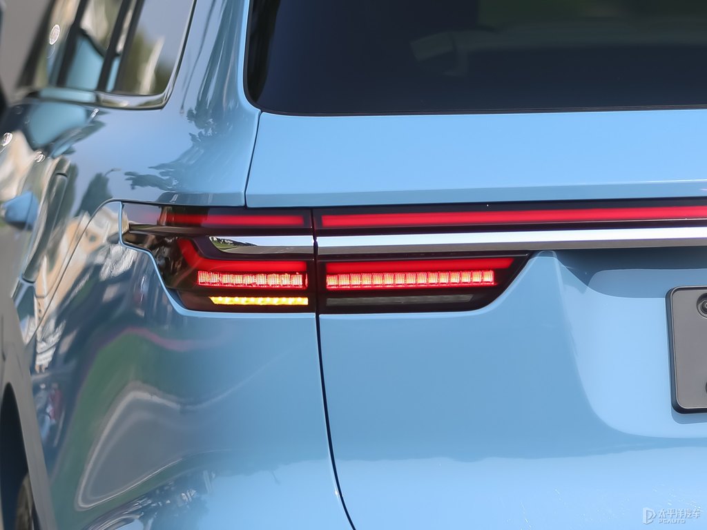 BabyBlue理想ONE車尾外觀圖片