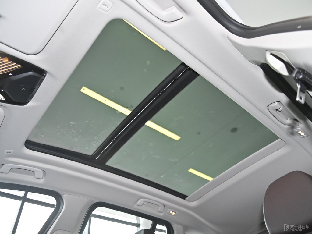 礦石白寶馬X3車廂內(nèi)飾圖片