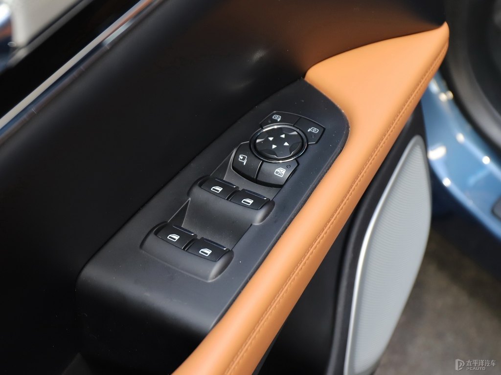 斐鉆藍航海家車廂內(nèi)飾圖片