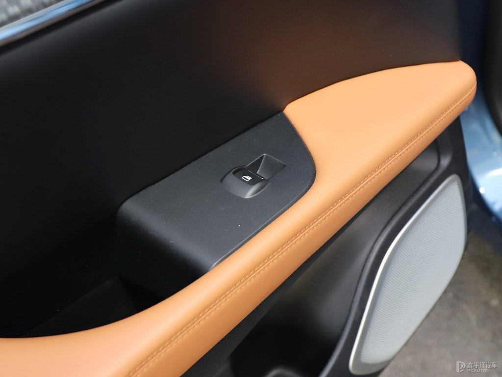 斐鉆藍航海家車廂內(nèi)飾圖片