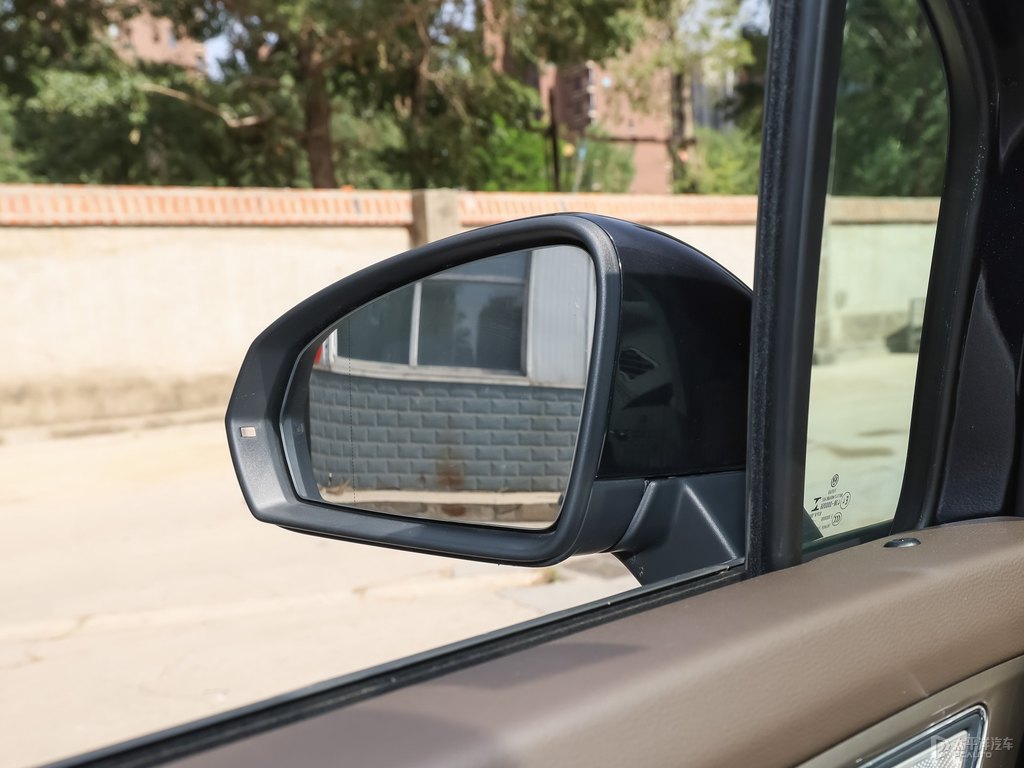 玄武黑威然車身外觀圖片