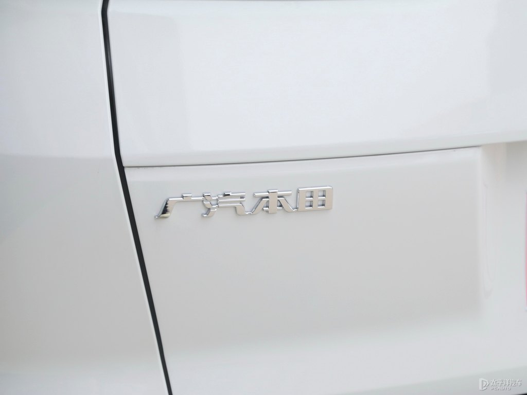 星月白皓影車尾外觀圖片