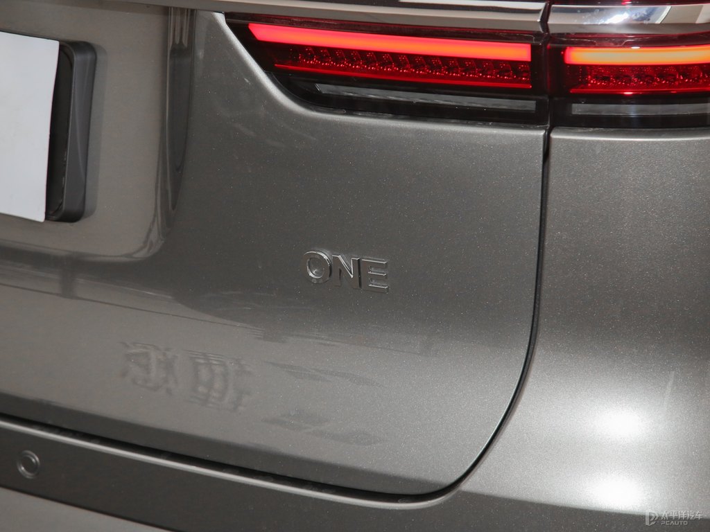 灰色理想ONE車尾外觀圖片
