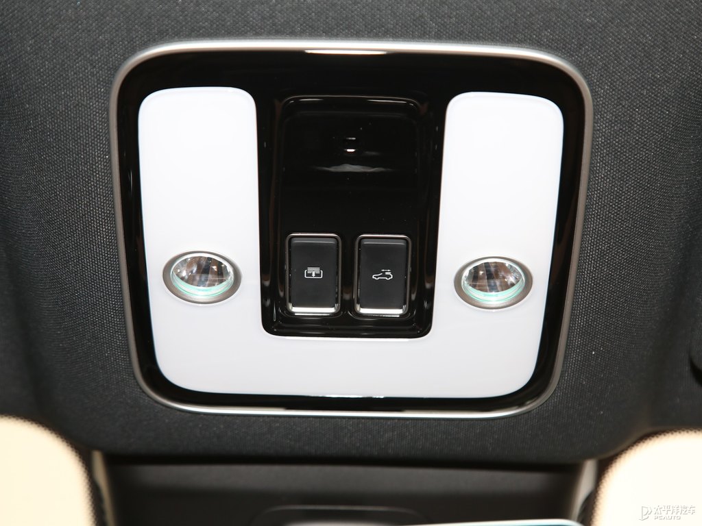 灰色理想ONE車廂內(nèi)飾圖片