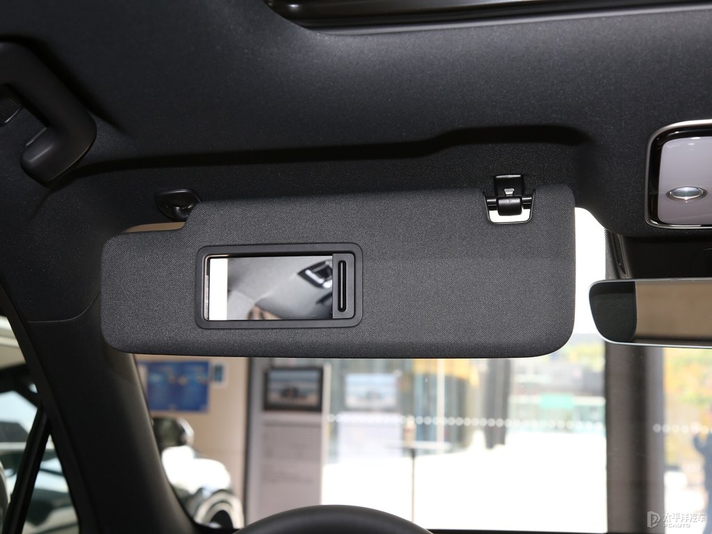 灰色理想ONE車廂內(nèi)飾圖片