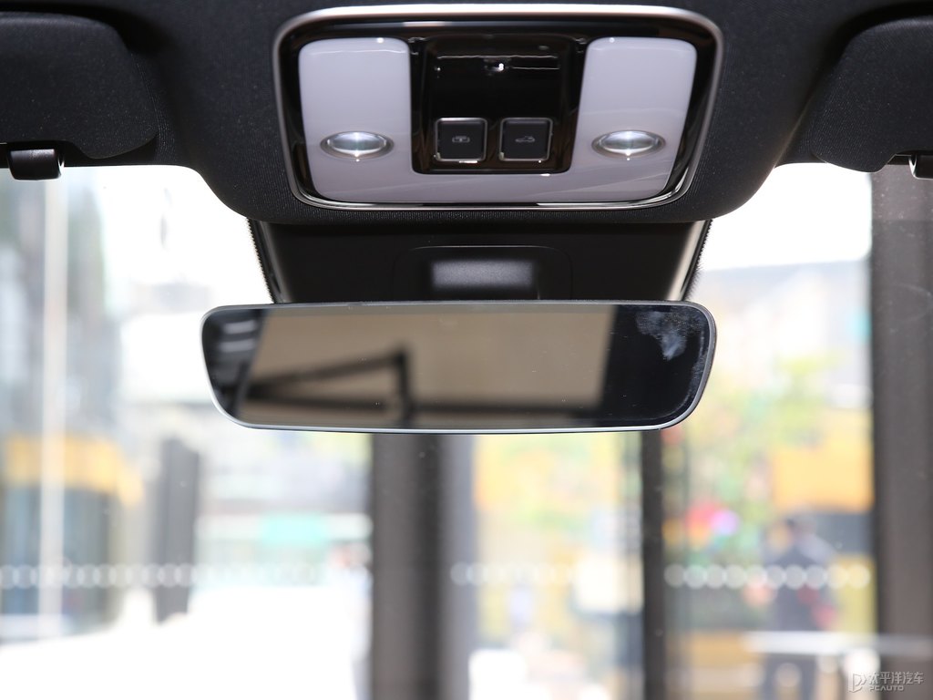 灰色理想ONE車廂內(nèi)飾圖片