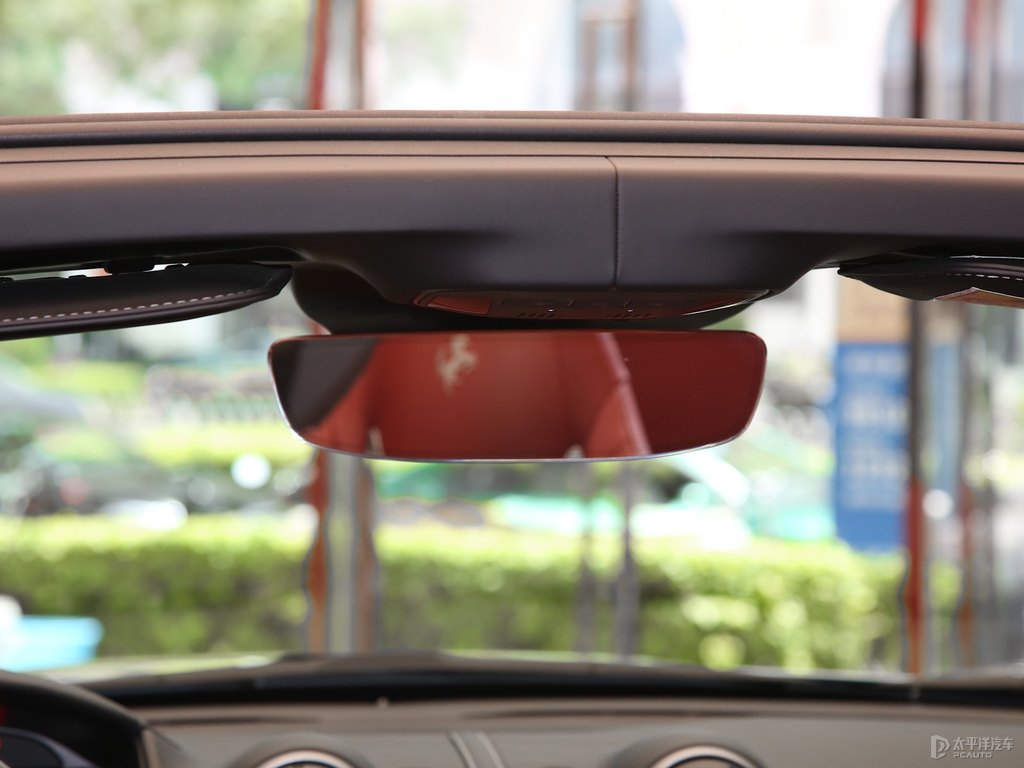 法拉利Portofino車廂內(nèi)飾圖片