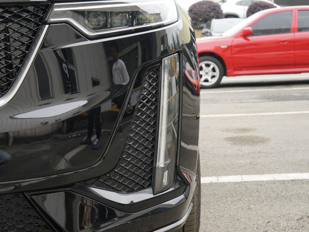 曜黑凱迪拉克XT6車頭外觀圖片