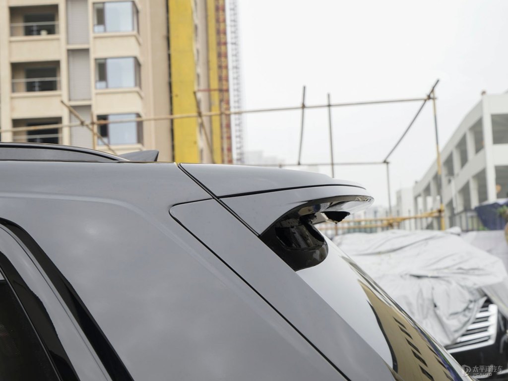 曜黑凱迪拉克XT6車尾外觀圖片