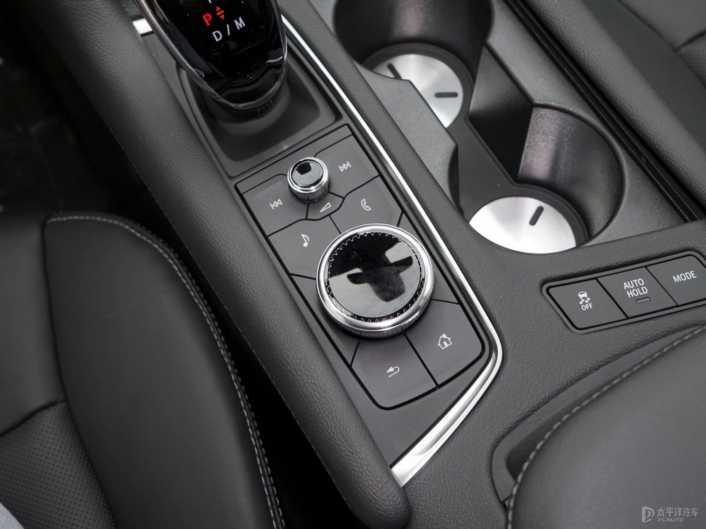 曜黑凱迪拉克XT6中控內(nèi)飾圖片