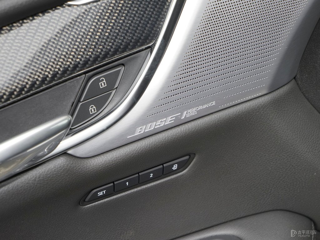 曜黑凱迪拉克XT6車(chē)廂內(nèi)飾圖片