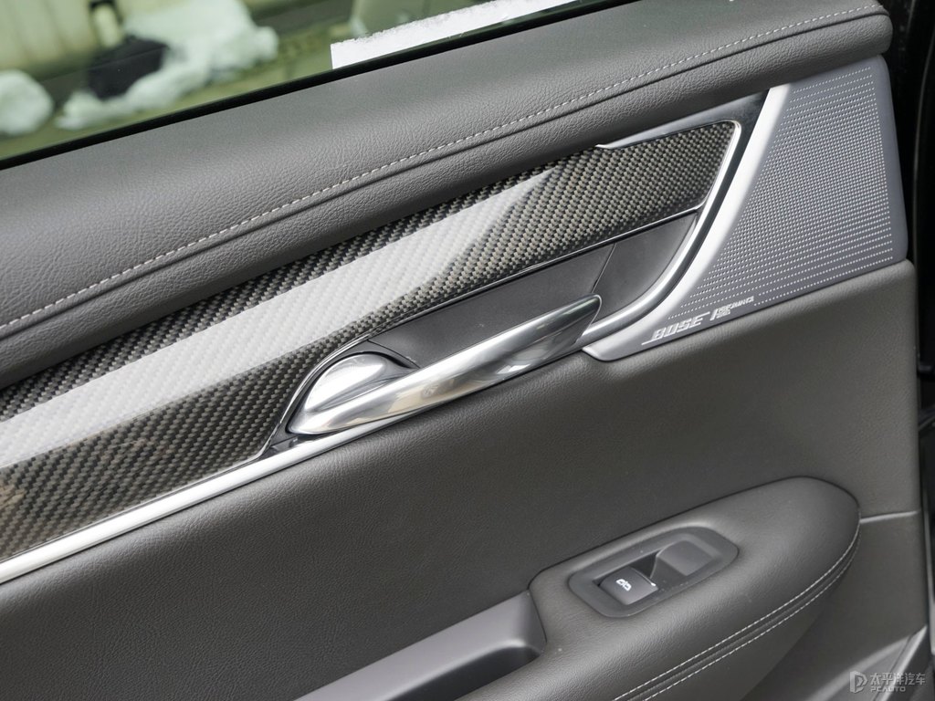 曜黑凱迪拉克XT6車廂內(nèi)飾圖片