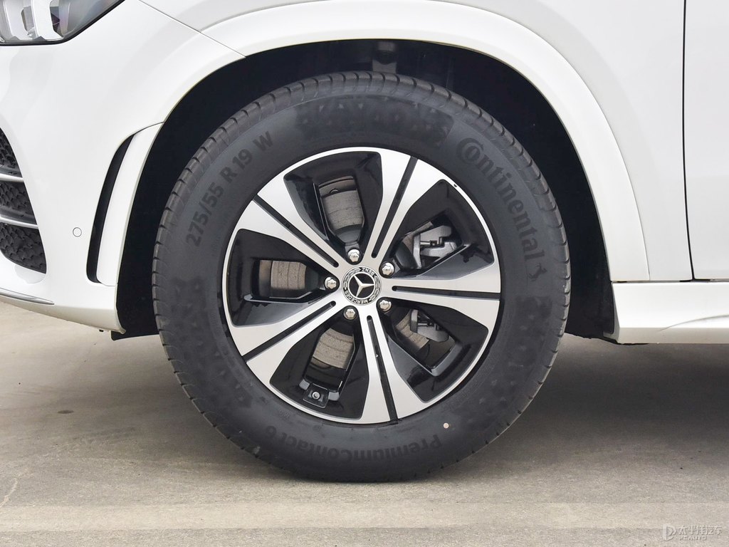 北極白奔馳GLE車(chē)身外觀圖片