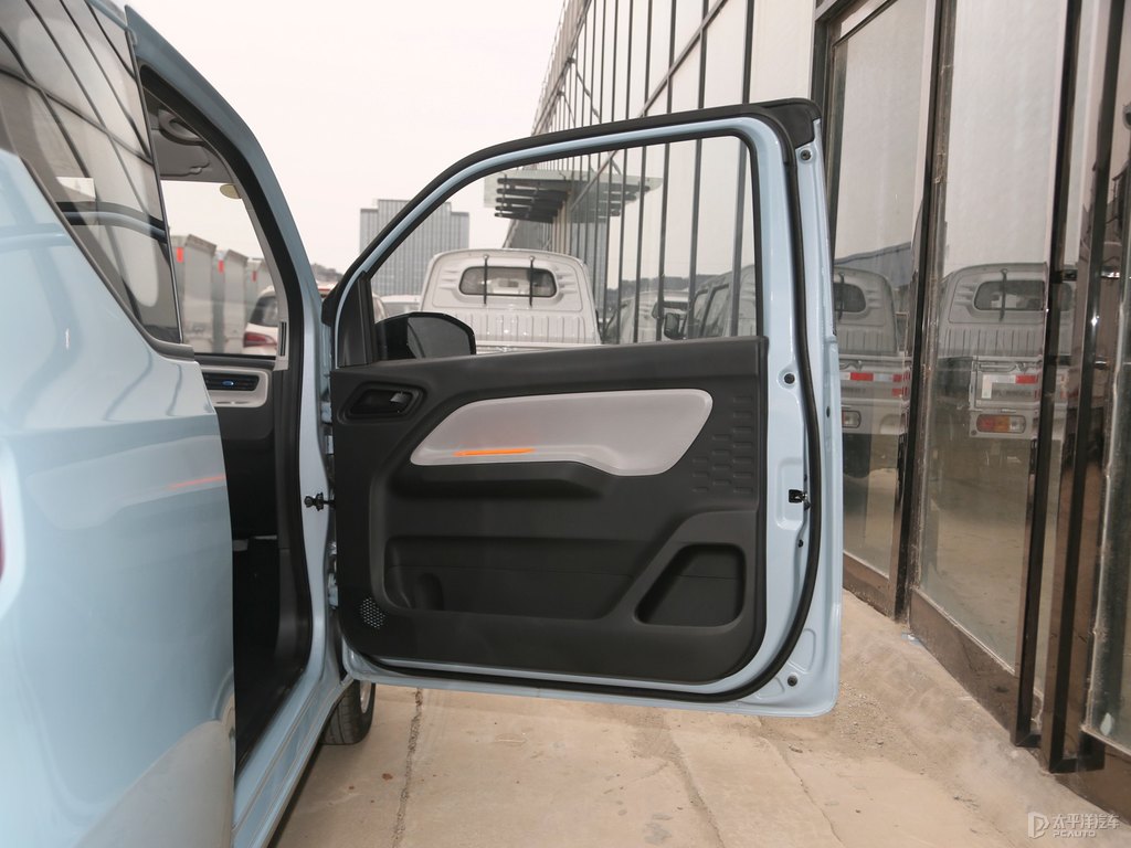 星空藍宏光MINIEV車廂內(nèi)飾圖片