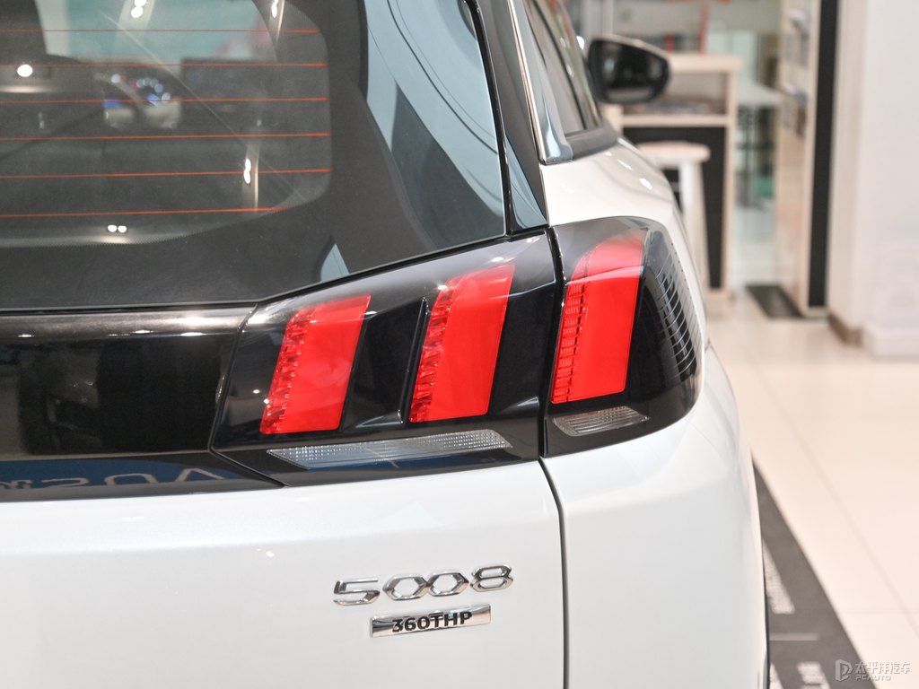珠光白標(biāo)致5008車尾外觀圖片