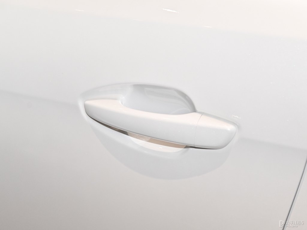 珠光白標(biāo)致5008車身外觀圖片