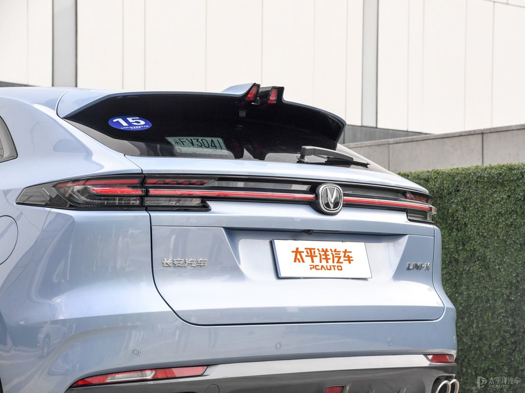 碧空藍(lán)長(zhǎng)安UNI-K車(chē)尾外觀圖片