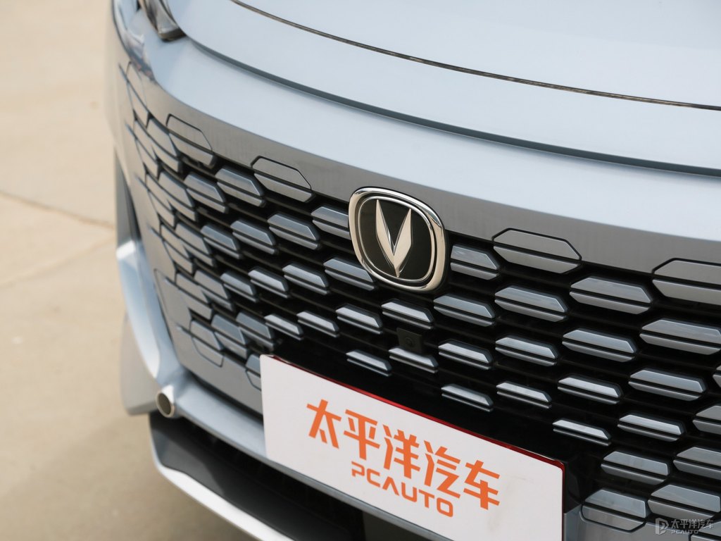 丹青藍(lán)長(zhǎng)安UNI-K車頭外觀圖片