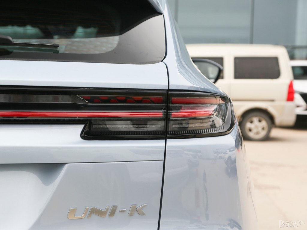 丹青藍長安UNI-K車尾外觀圖片