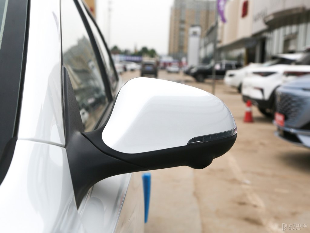 月光白銳程CC車身外觀圖片
